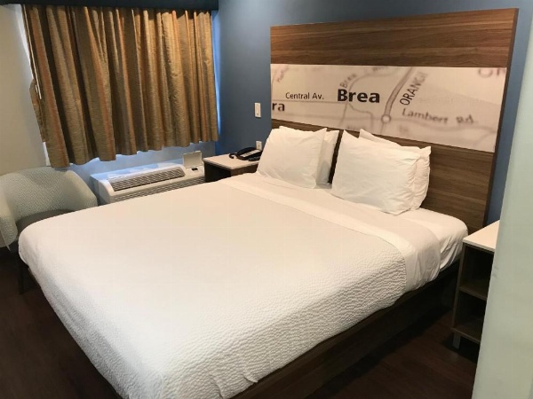 Hyland Motel Brea image 16